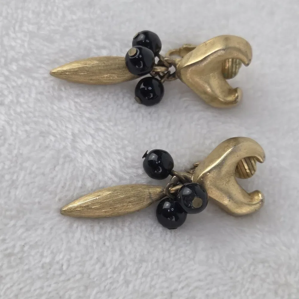 Vintage Black Bead Gold Tone Leaf Dangle Clip On Earrings 1.75